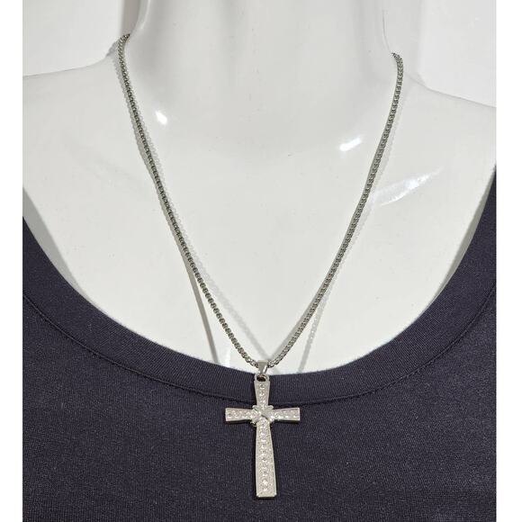 Brilliant Beautiful Austrian Crystal Cross Necklace - Picture 12 of 12